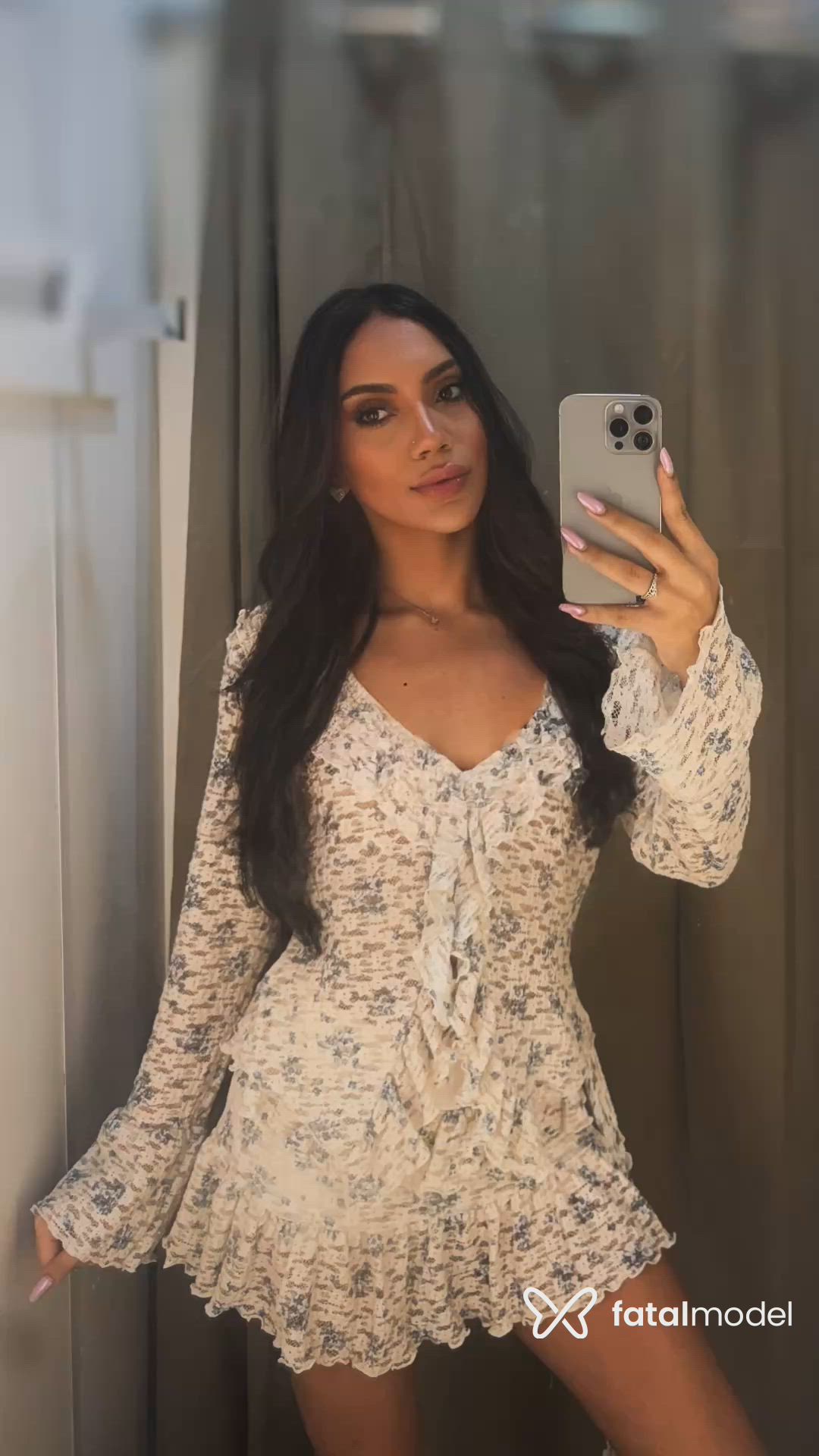 Acompanhante mulher trans morena (o) de olhos pretos - Kauani