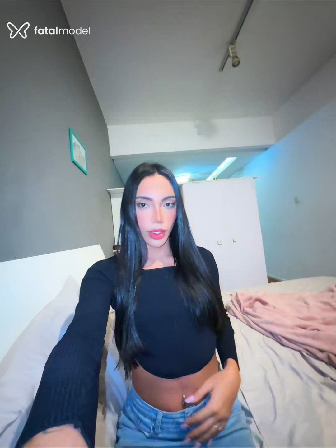 Acompanhante mulher trans morena (o) de olhos pretos - Kauani