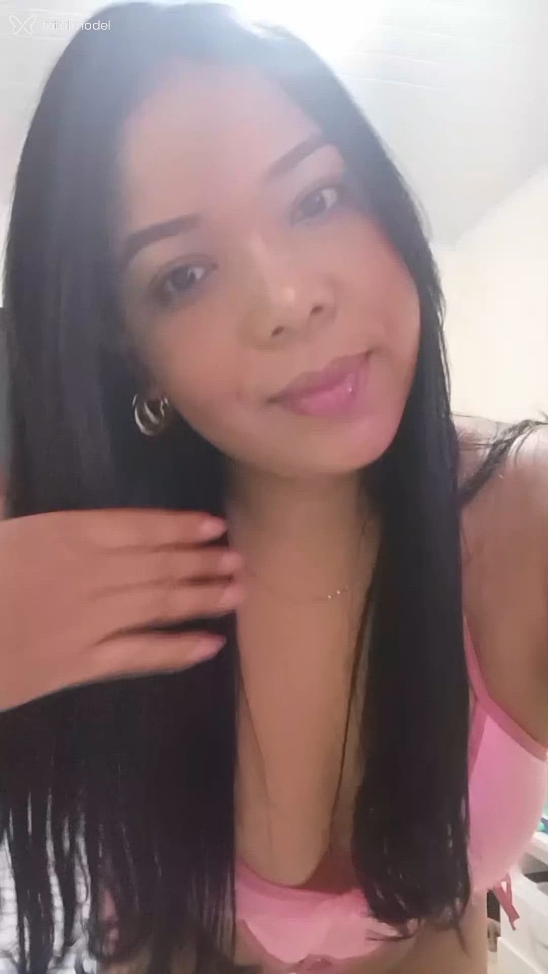 Acompanhante mulher morena (o) de olhos pretos - Sol