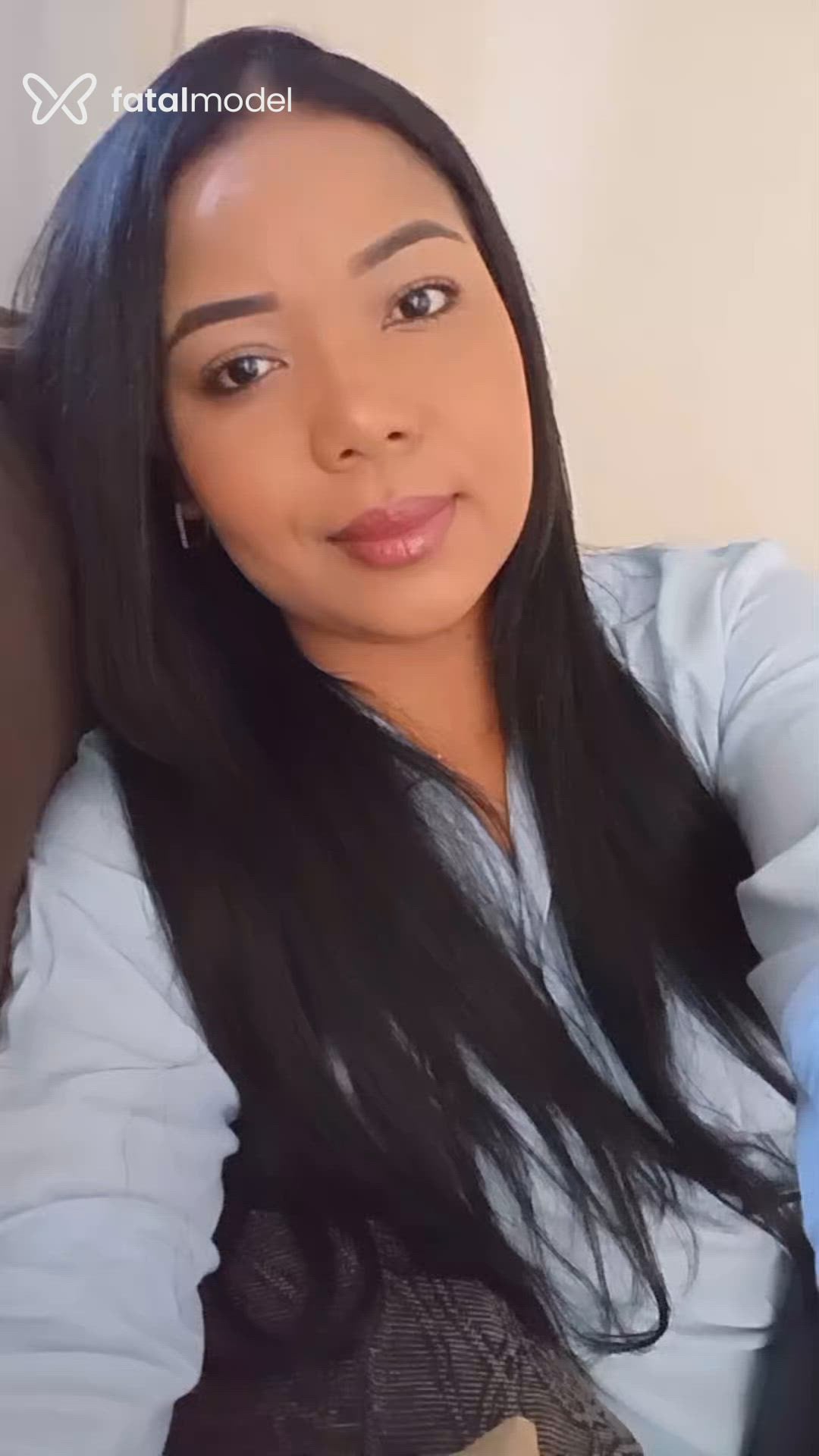 Acompanhante mulher morena (o) de olhos pretos - Sol