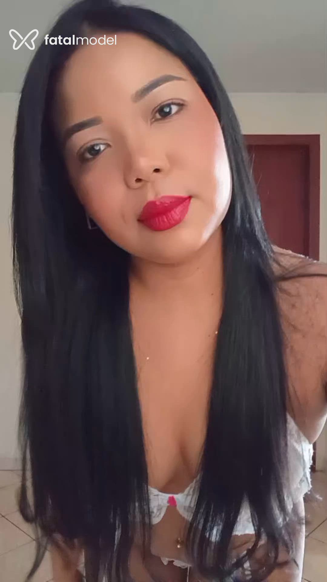 Acompanhante mulher morena (o) de olhos pretos - Sol