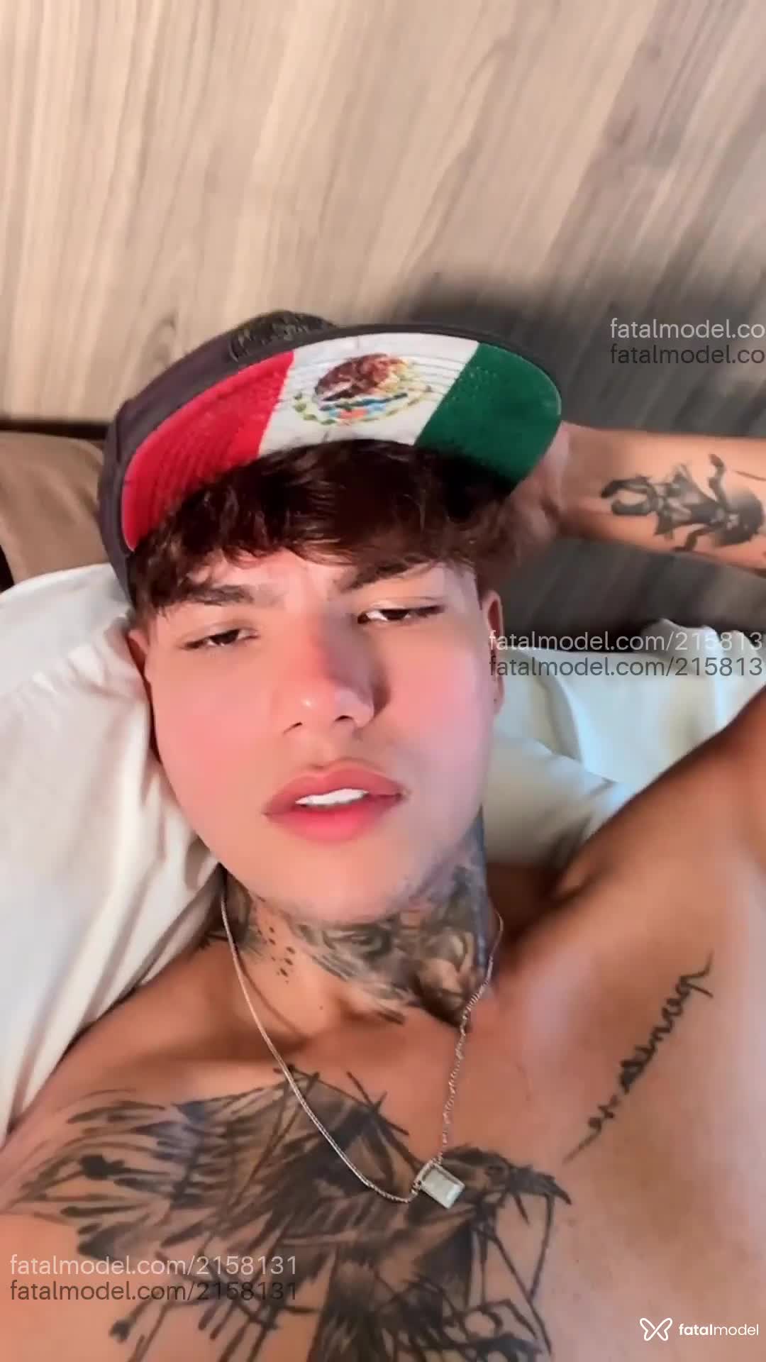 Acompanhante homem com cabelo castanho de olhos castanhos em Fortaleza Acompanhante homem com cabelo castanho de olhos castanhos em Fortaleza - Demétrio