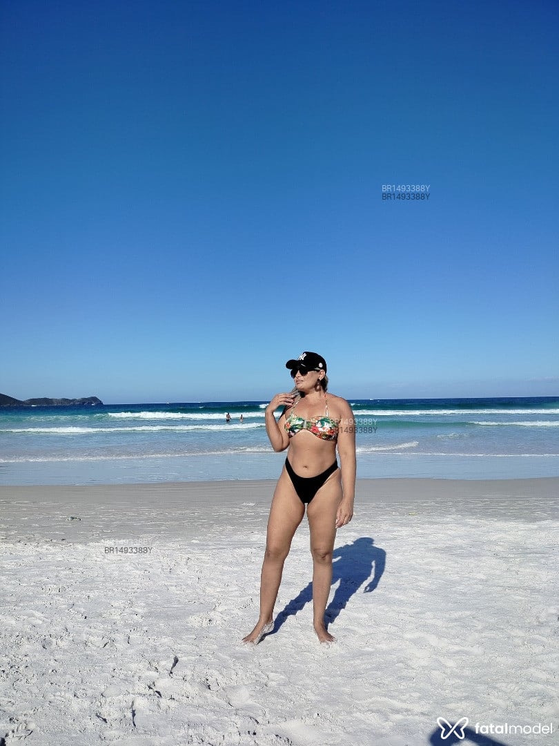 Acompanhante mulher loira (o) de olhos castanhos em Palmas Acompanhante mulher loira (o) de olhos castanhos em Palmas - Thais Duarte