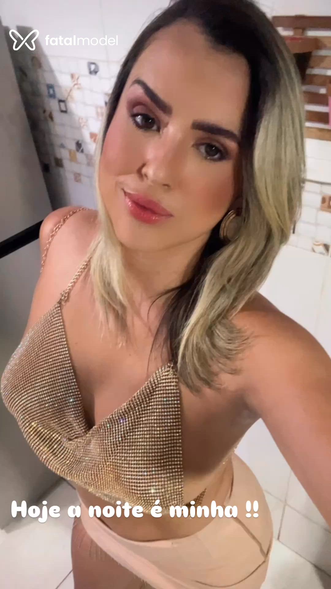 Acompanhante mulher loira (o) de olhos castanhos - Loren Acompanhante mulher loira (o) de olhos castanhos - Loren