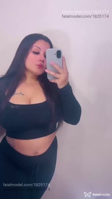Acompanhante mulher loira (o) de olhos pretos em Colombo Acompanhante mulher loira (o) de olhos pretos em Colombo - Larissa Rafaele