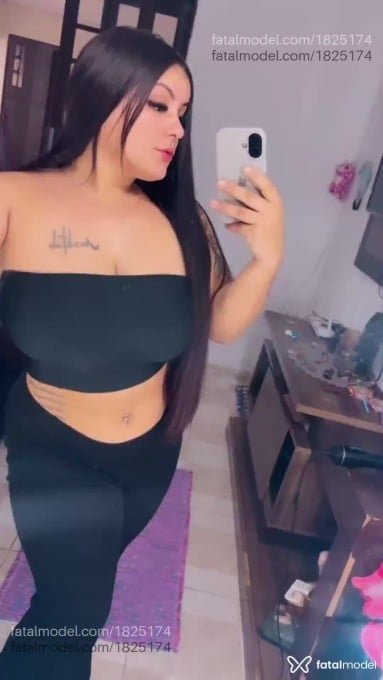 Acompanhante mulher loira (o) de olhos pretos em Colombo Acompanhante mulher loira (o) de olhos pretos em Colombo - Larissa Rafaele