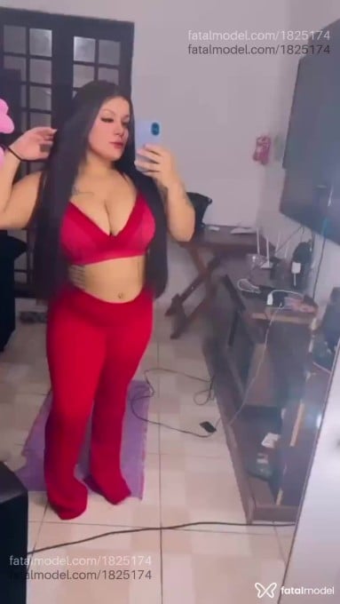 Acompanhante mulher loira (o) de olhos pretos em Colombo Acompanhante mulher loira (o) de olhos pretos em Colombo - Larissa Rafaele