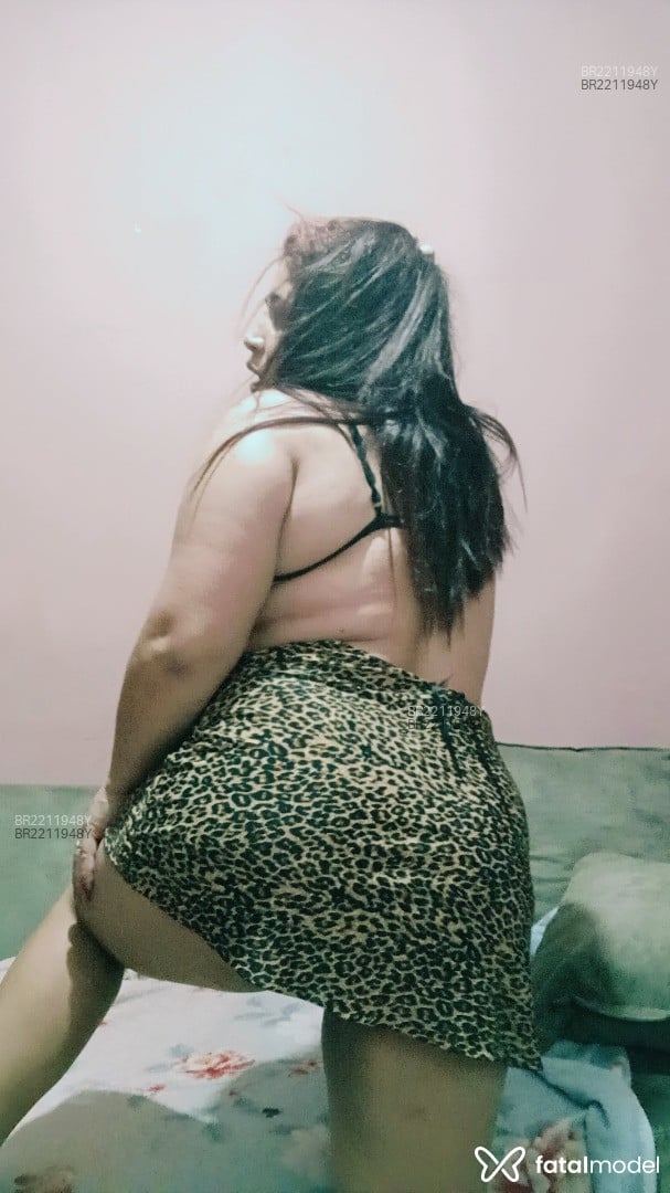 Acompanhante mulher com cabelo castanho de olhos castanhos - Kett Santos