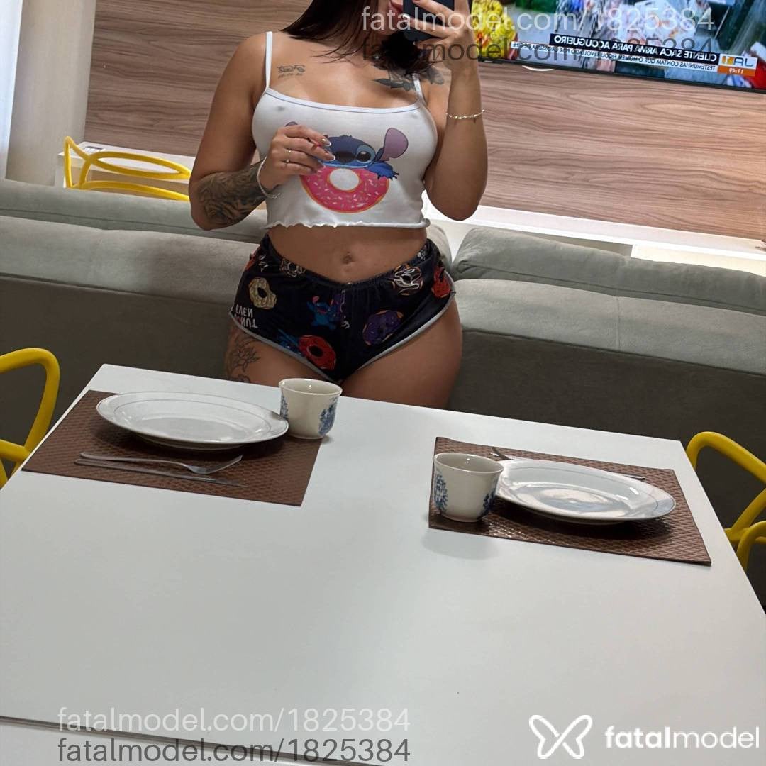 Acompanhante mulher morena (o) de olhos castanhos - Júlia