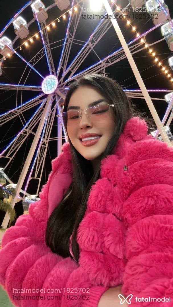 Acompanhante mulher com cabelo castanho de olhos mel - Yume Suzuki Acompanhante mulher com cabelo castanho de olhos mel - Yume Suzuki