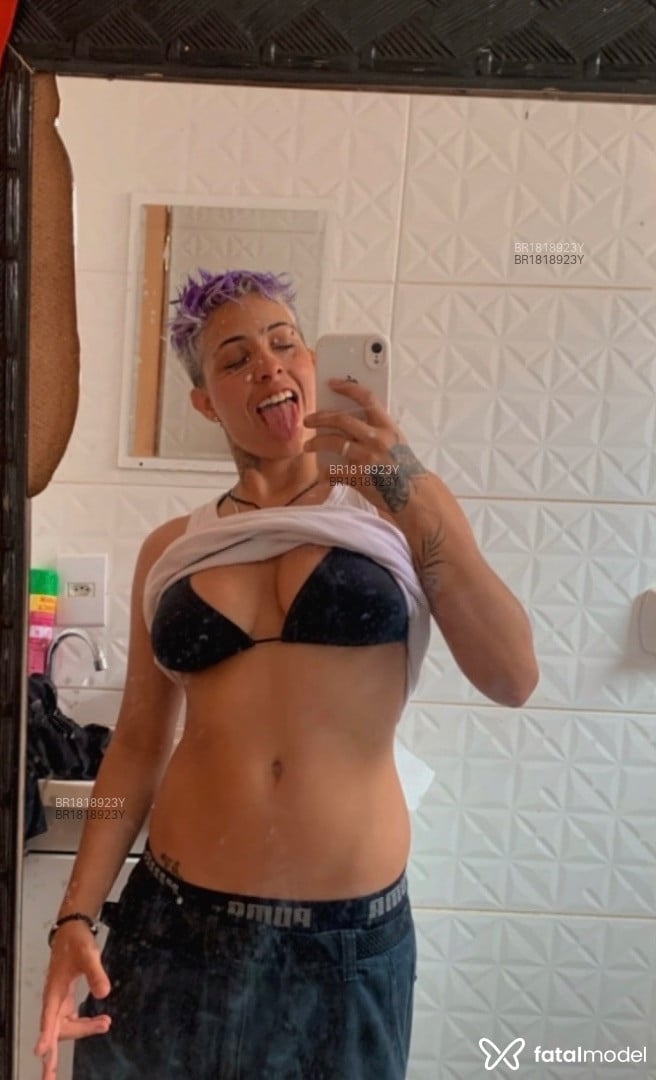 Acompanhante mulher com cabelo colorido de olhos castanhos em São Sebastião - Tayra Green