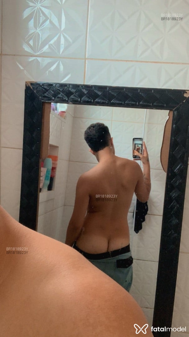 Acompanhante mulher com cabelo colorido de olhos castanhos em São Sebastião - Tayra Green