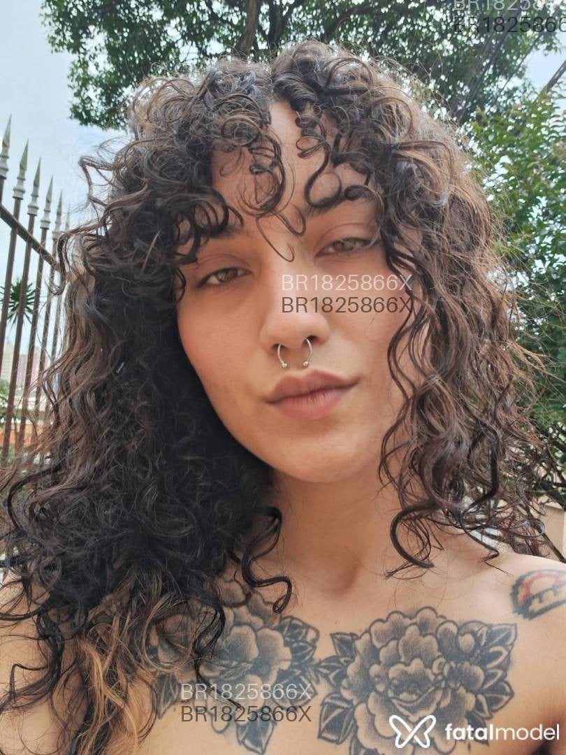 Acompanhante mulher com cabelo castanho de olhos verdes em São Paulo - Katrina Rise