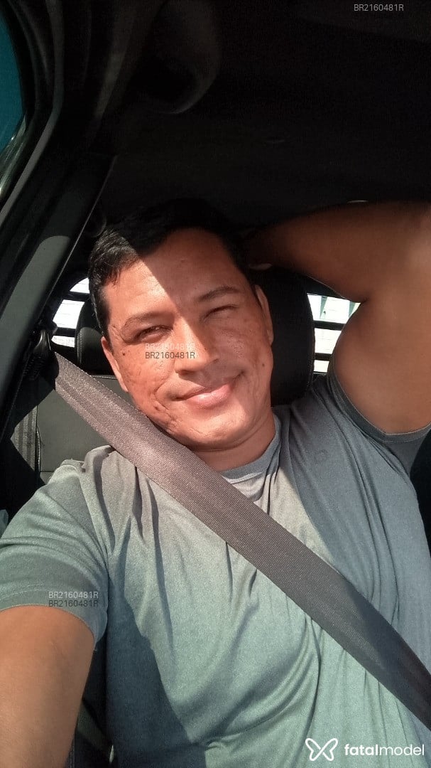 Acompanhante homem morena (o) de olhos pretos - Indio Acompanhante homem morena (o) de olhos pretos - Indio