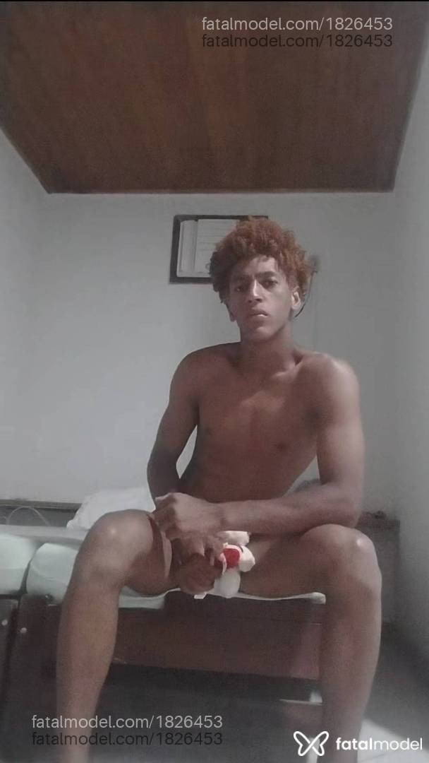Acompanhante homem com cabelo castanho de olhos castanhos em Linhares Acompanhante homem com cabelo castanho de olhos castanhos em Linhares - David
