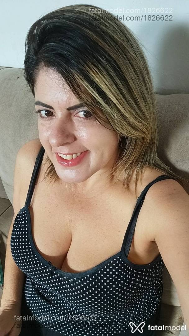 Acompanhante mulher loira (o) de olhos castanhos - maria