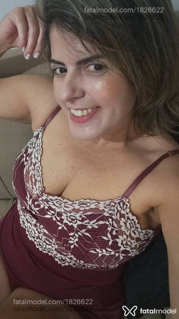 Acompanhante mulher loira (o) de olhos castanhos - maria