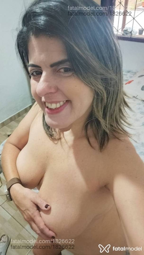 Acompanhante mulher loira (o) de olhos castanhos - maria