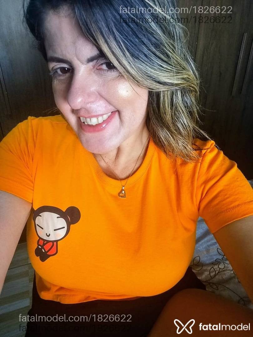 Acompanhante mulher loira (o) de olhos castanhos - maria