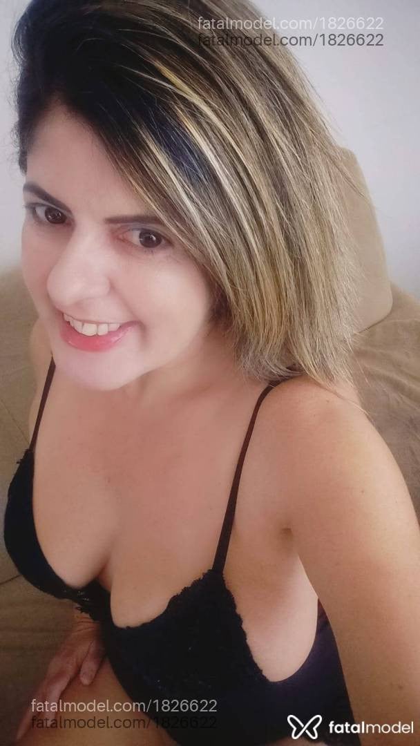 Acompanhante mulher loira (o) de olhos castanhos - maria
