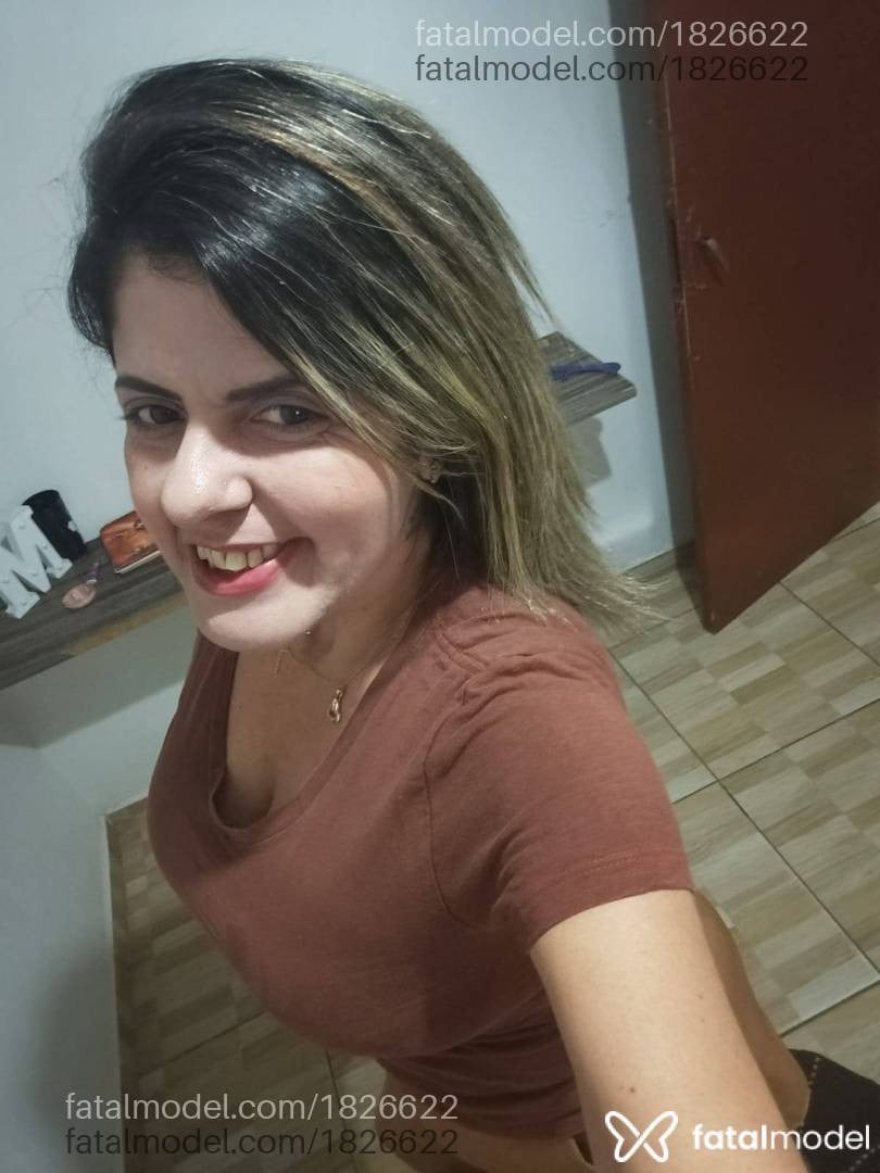 Acompanhante mulher loira (o) de olhos castanhos - maria