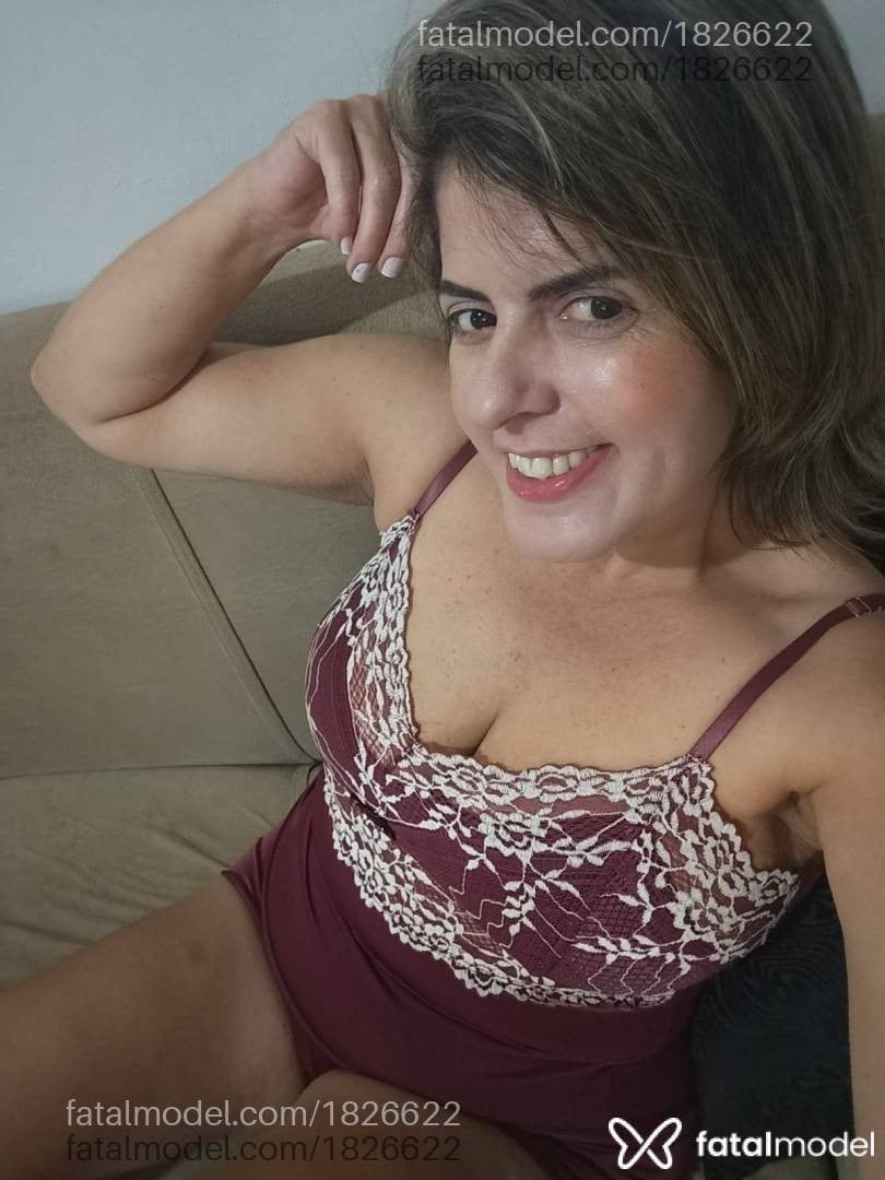 Acompanhante mulher loira (o) de olhos castanhos - maria