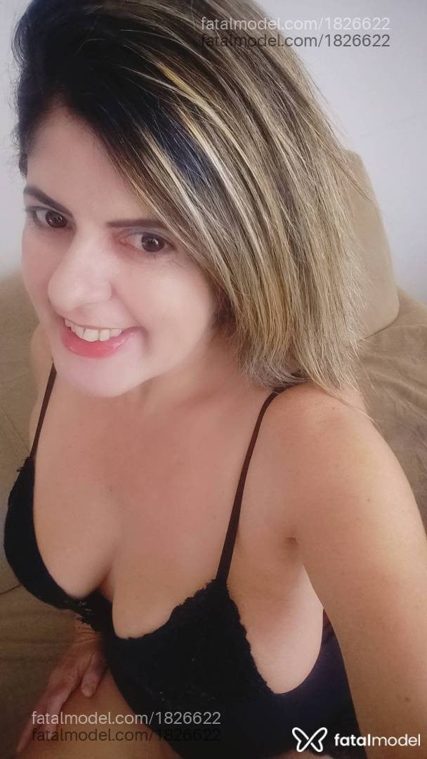 Acompanhante mulher loira (o) de olhos castanhos - maria