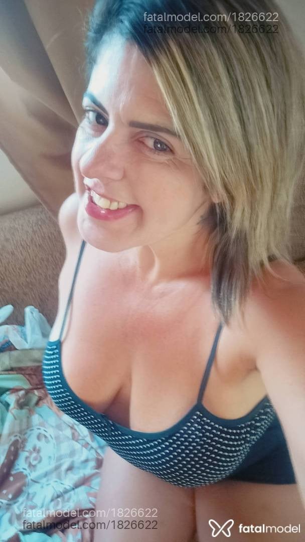 Acompanhante mulher loira (o) de olhos castanhos - maria