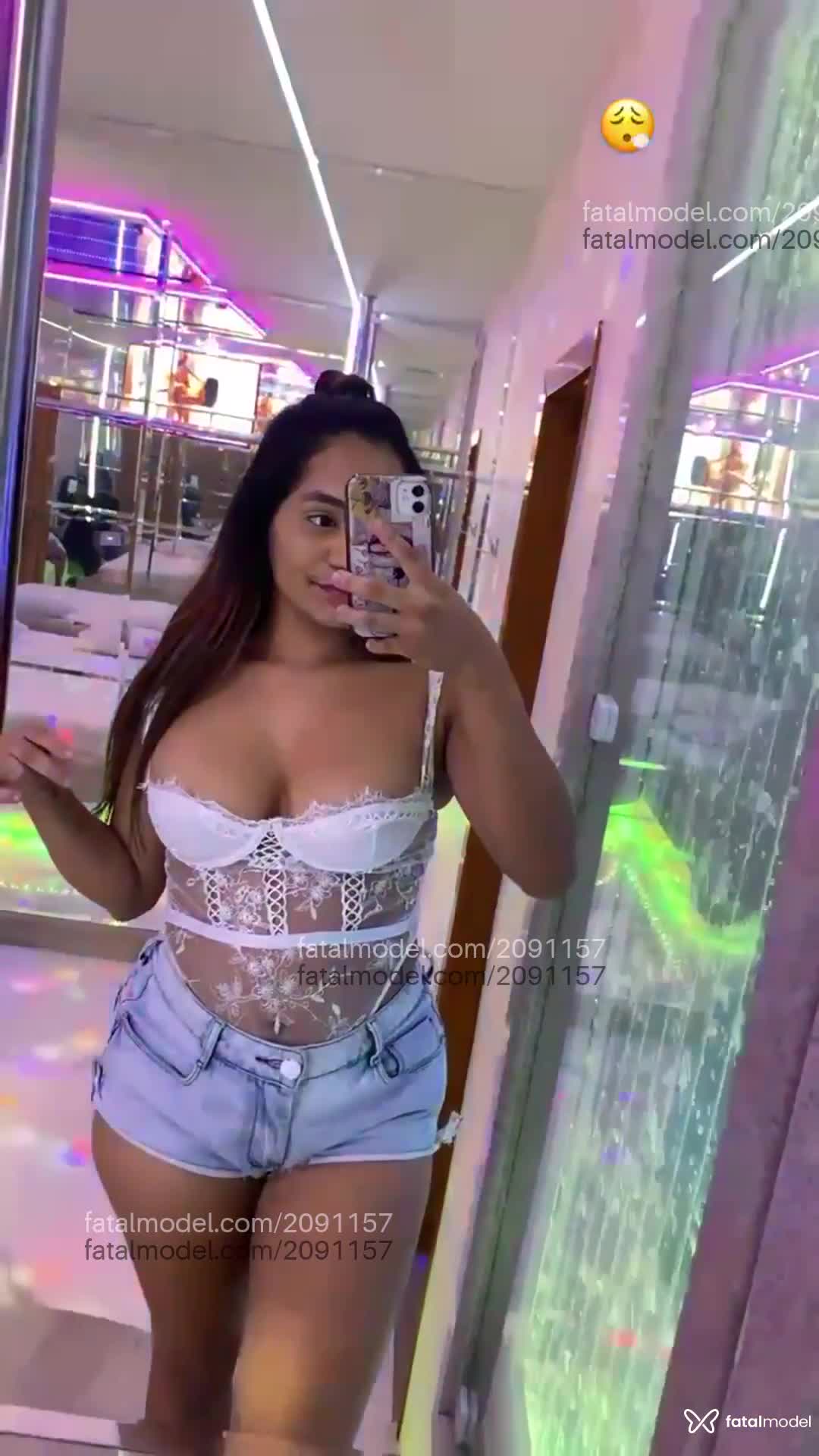 Acompanhante mulher com cabelo castanho de olhos castanhos - Isis Paiva Acompanhante mulher com cabelo castanho de olhos castanhos - Isis Paiva