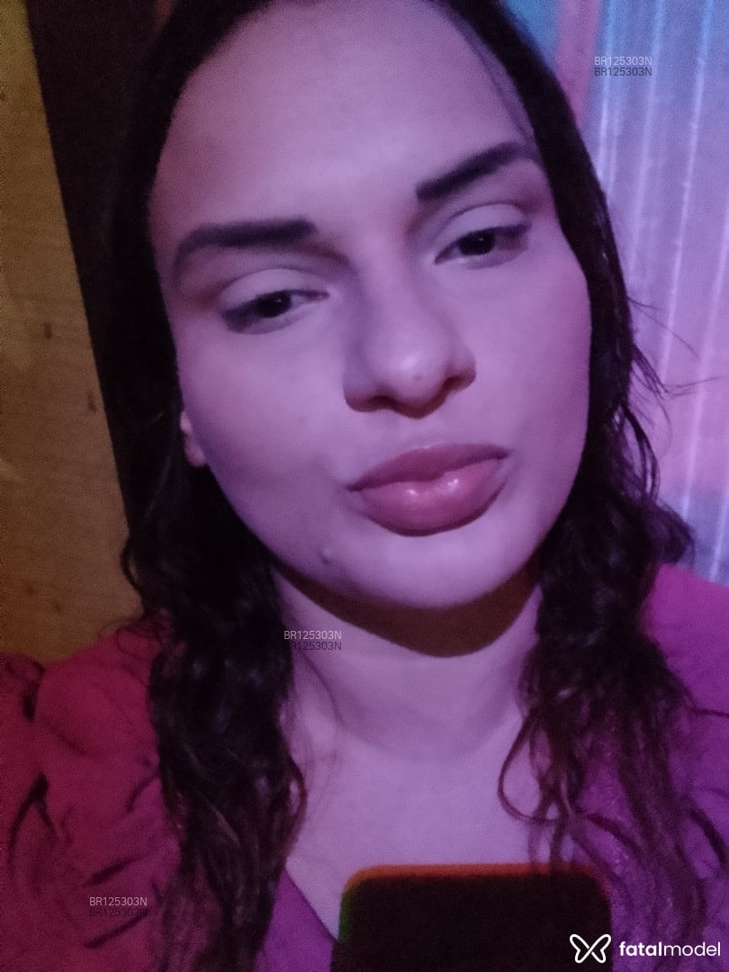 Acompanhante mulher com cabelo castanho de olhos castanhos - Paolla Acompanhante mulher com cabelo castanho de olhos castanhos - Paolla
