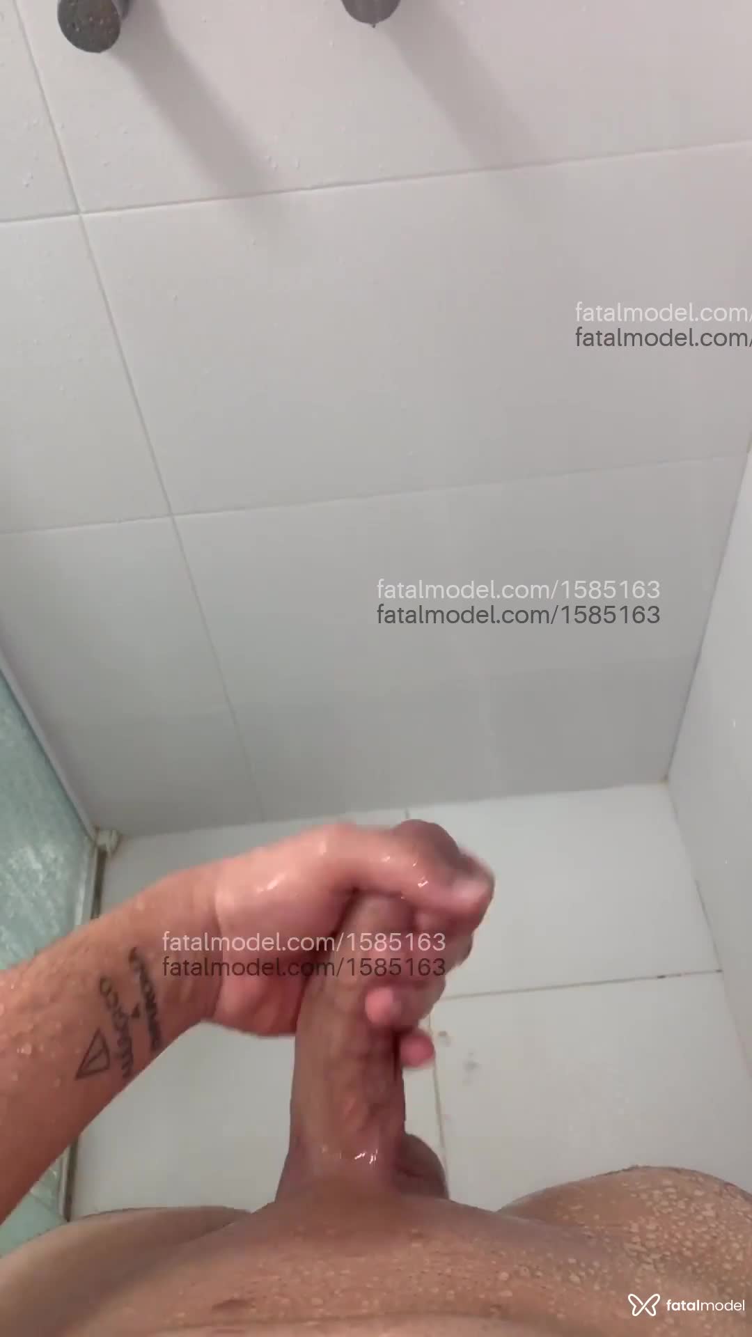 Acompanhante homem com cabelo castanho de olhos castanhos - Lucas Acompanhante homem com cabelo castanho de olhos castanhos - Lucas