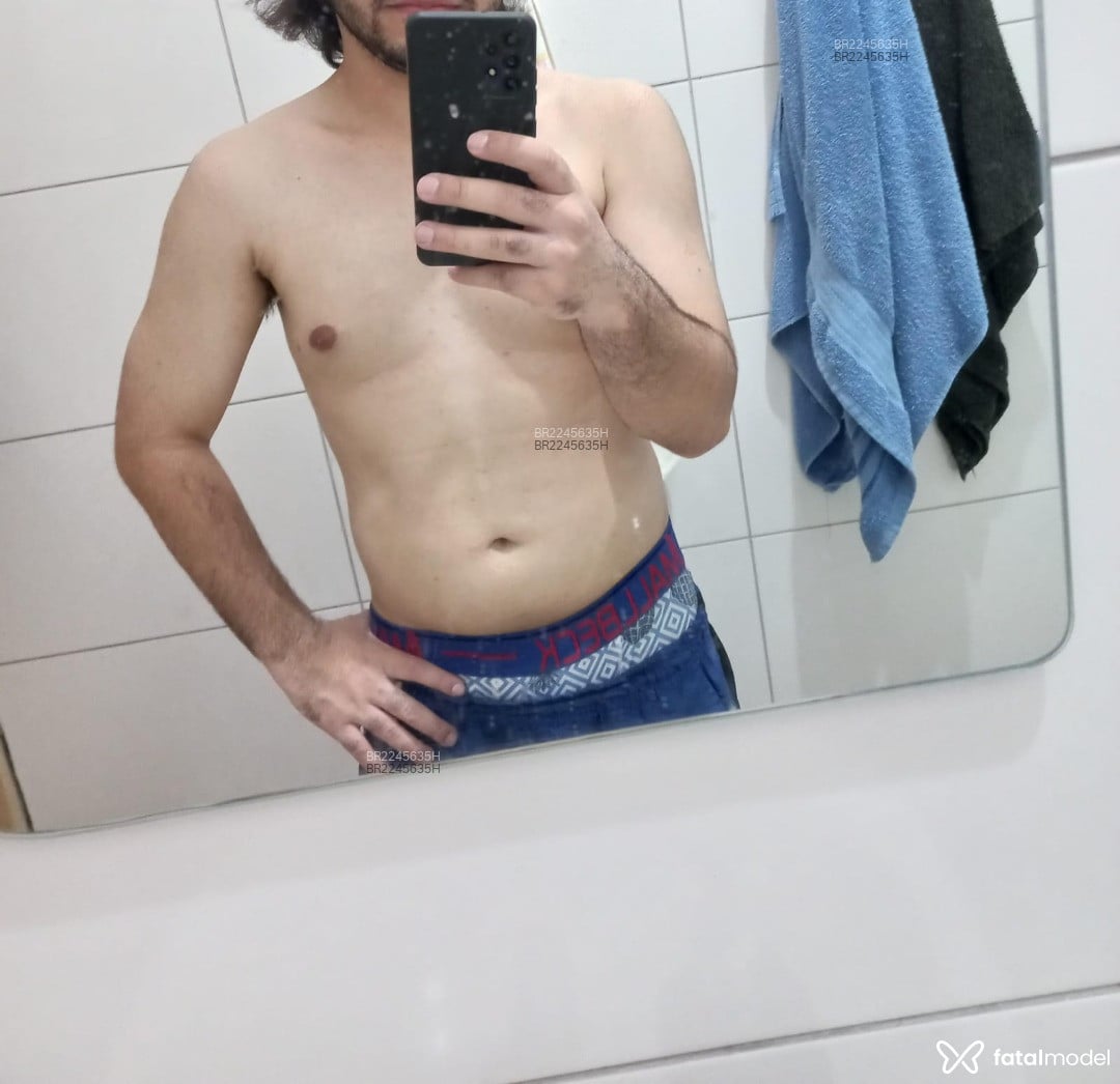 Acompanhante homem morena (o) de olhos castanhos - Heitor