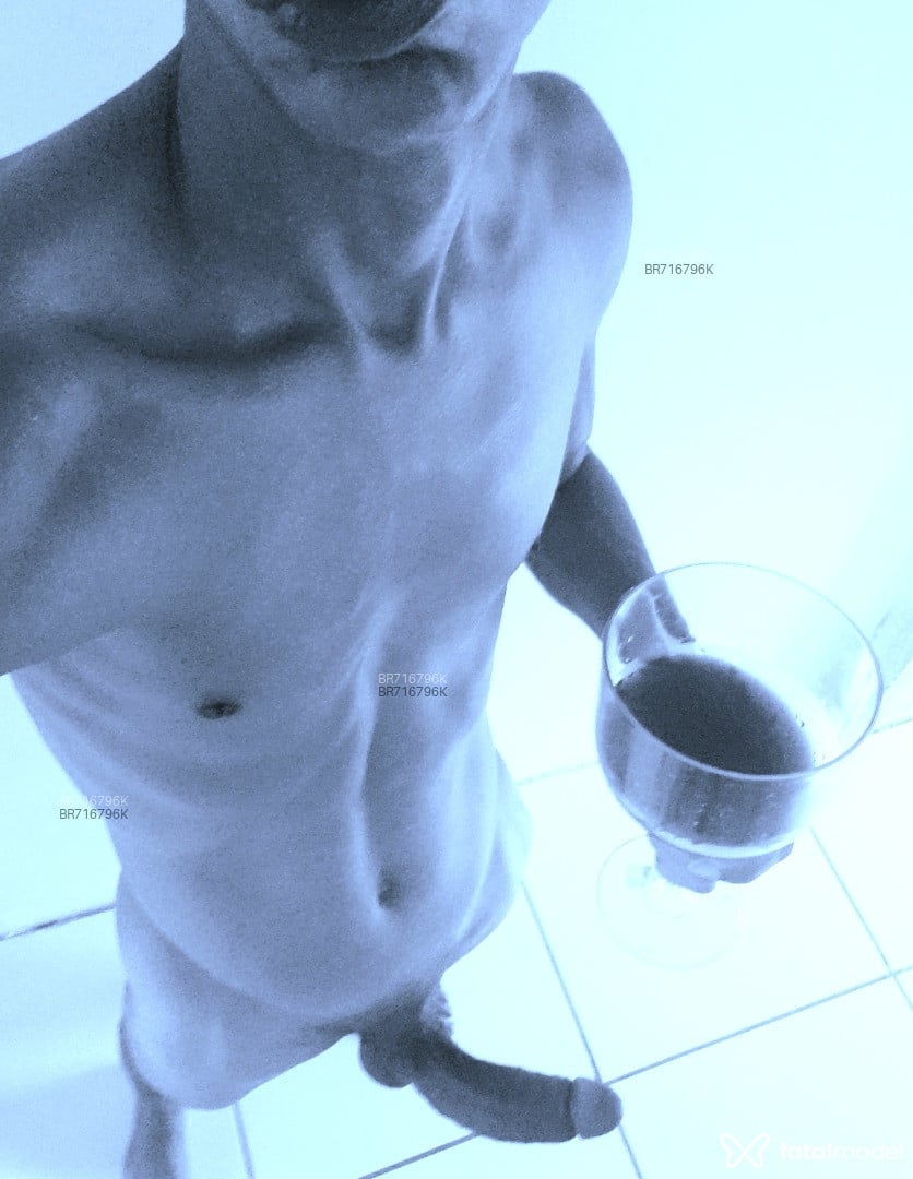 Acompanhante homem morena (o) de olhos castanhos - Vitor Number