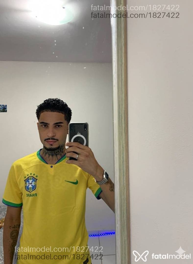 Acompanhante homem morena (o) de olhos pretos - Víctor Azevedo Acompanhante homem morena (o) de olhos pretos - Víctor Azevedo