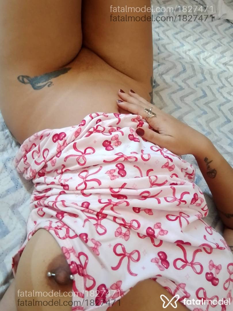 Acompanhante mulher morena (o) de olhos pretos - Helena