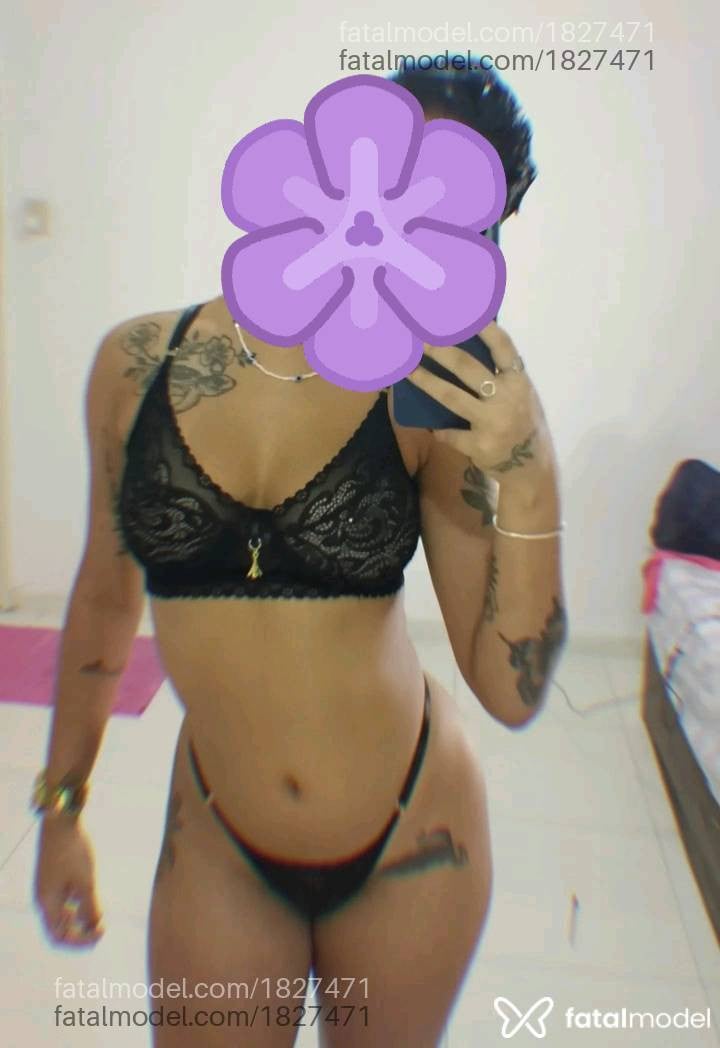 Acompanhante mulher morena (o) de olhos pretos - Helena