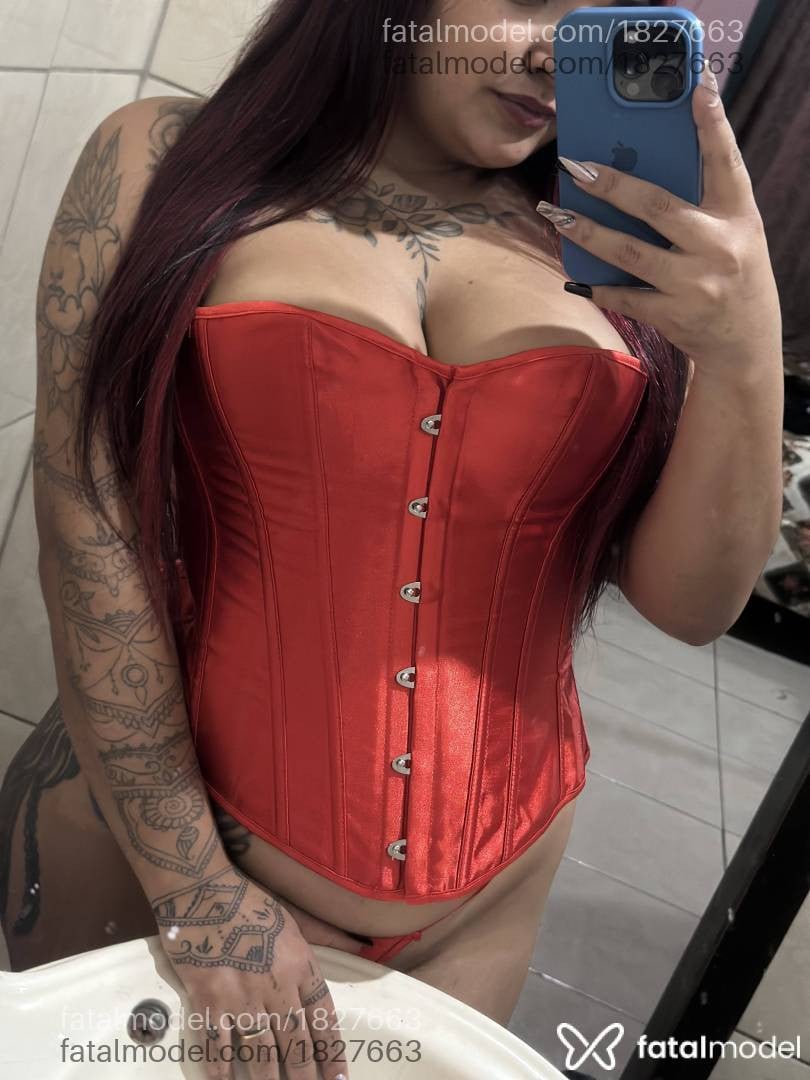 Acompanhante mulher com cabelo castanho de olhos castanhos em Tramandaí Acompanhante mulher com cabelo castanho de olhos castanhos em Tramandaí - Thayla