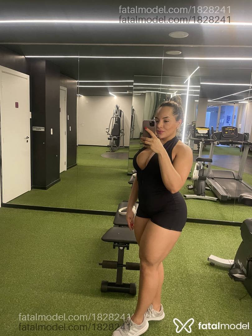 Acompanhante mulher com cabelo castanho de olhos castanhos - Priscila