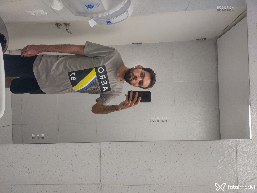 Acompanhante homem com cabelo castanho de olhos verdes em São Paulo - Joao