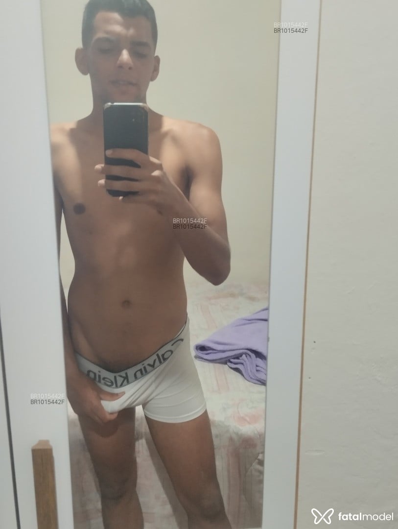 Acompanhante homem com cabelo castanho de olhos castanhos em Viçosa Acompanhante homem com cabelo castanho de olhos castanhos em Viçosa - Danilo Araújo