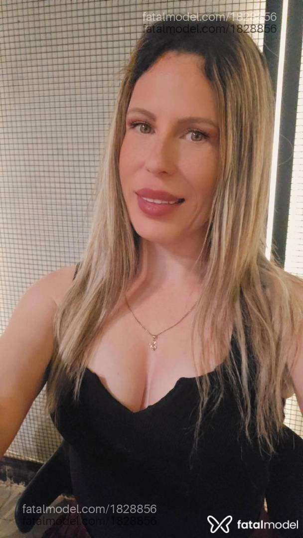Acompanhante mulher loira (o) de olhos verdes - Jalila