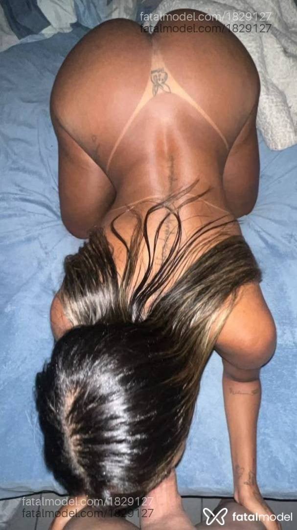Acompanhante mulher loira (o) de olhos castanhos - Jhennifer