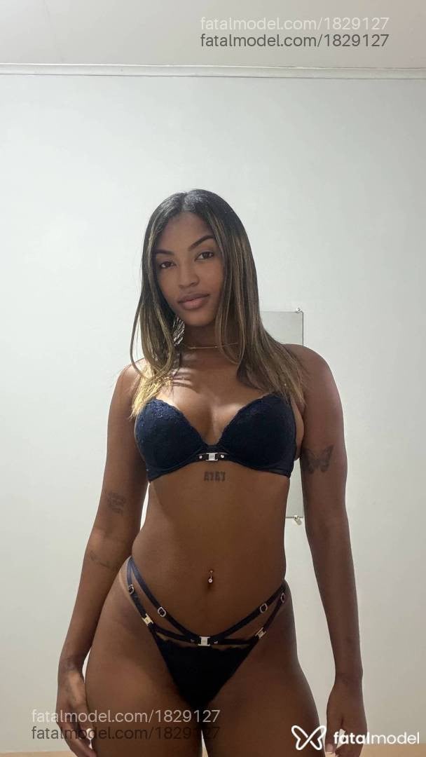Acompanhante mulher loira (o) de olhos castanhos - Jhennifer