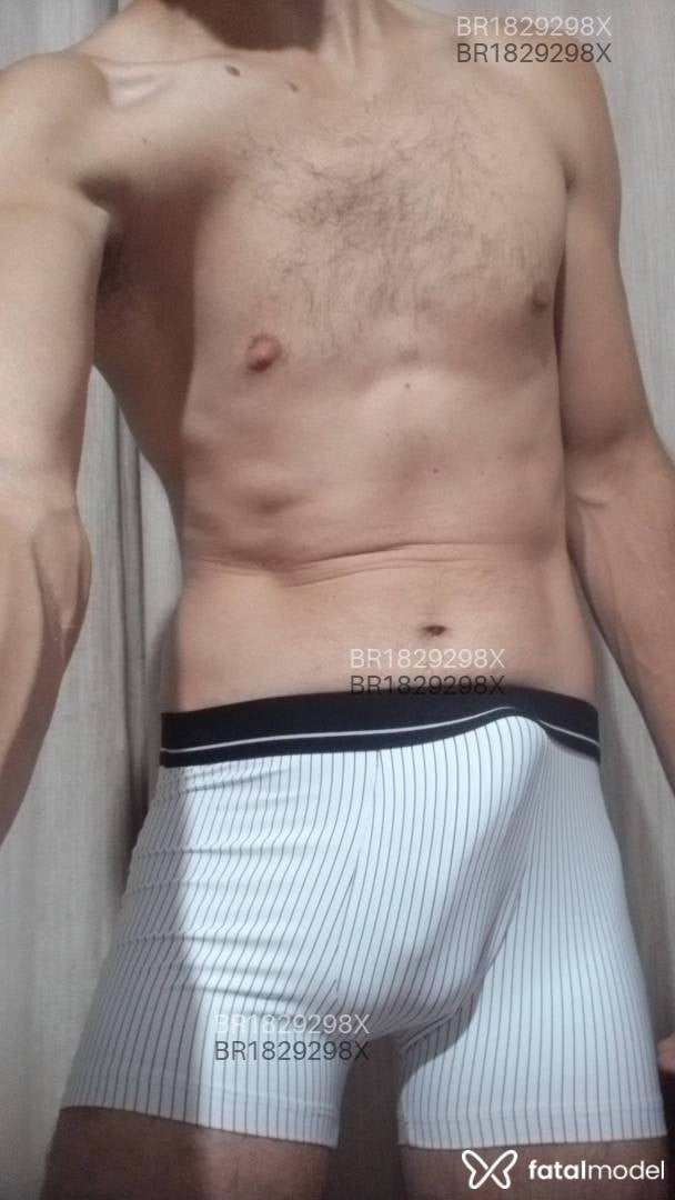 Acompanhante homem com cabelo castanho de olhos castanhos em Pelotas Acompanhante homem com cabelo castanho de olhos castanhos em Pelotas - Ale Consertomasso