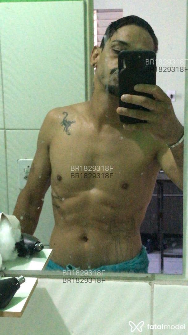 Acompanhante homem com cabelo castanho de olhos castanhos - Divino Abreu Acompanhante homem com cabelo castanho de olhos castanhos - Divino Abreu