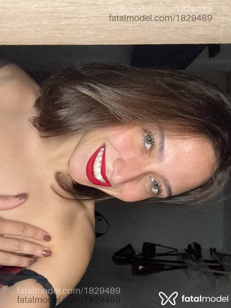 Acompanhante mulher ruiva (o) de olhos verdes - Sophie Araujo