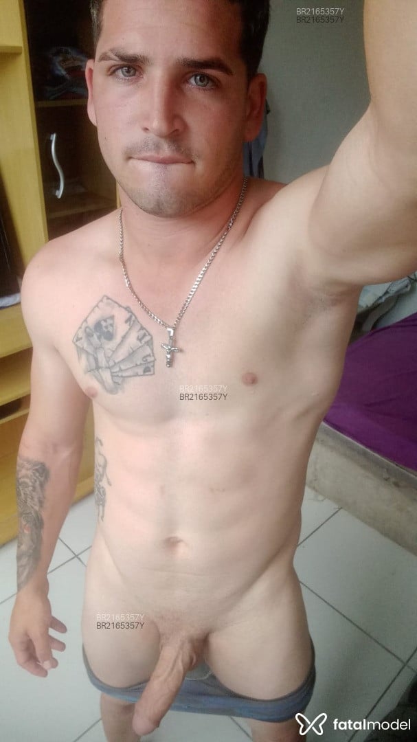Acompanhante homem com cabelo castanho de olhos castanhos - Carlos