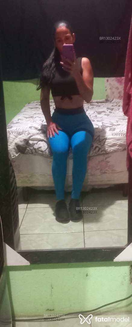 Acompanhante mulher morena (o) de olhos castanhos - Morena