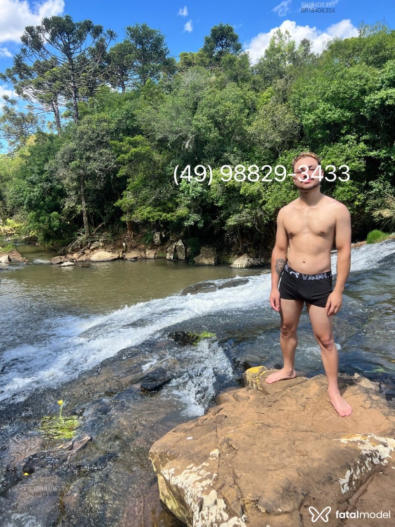 Acompanhante homem com cabelo castanho de olhos castanhos em Presidente Getúlio Acompanhante homem com cabelo castanho de olhos castanhos em Presidente Getúlio - Alexs