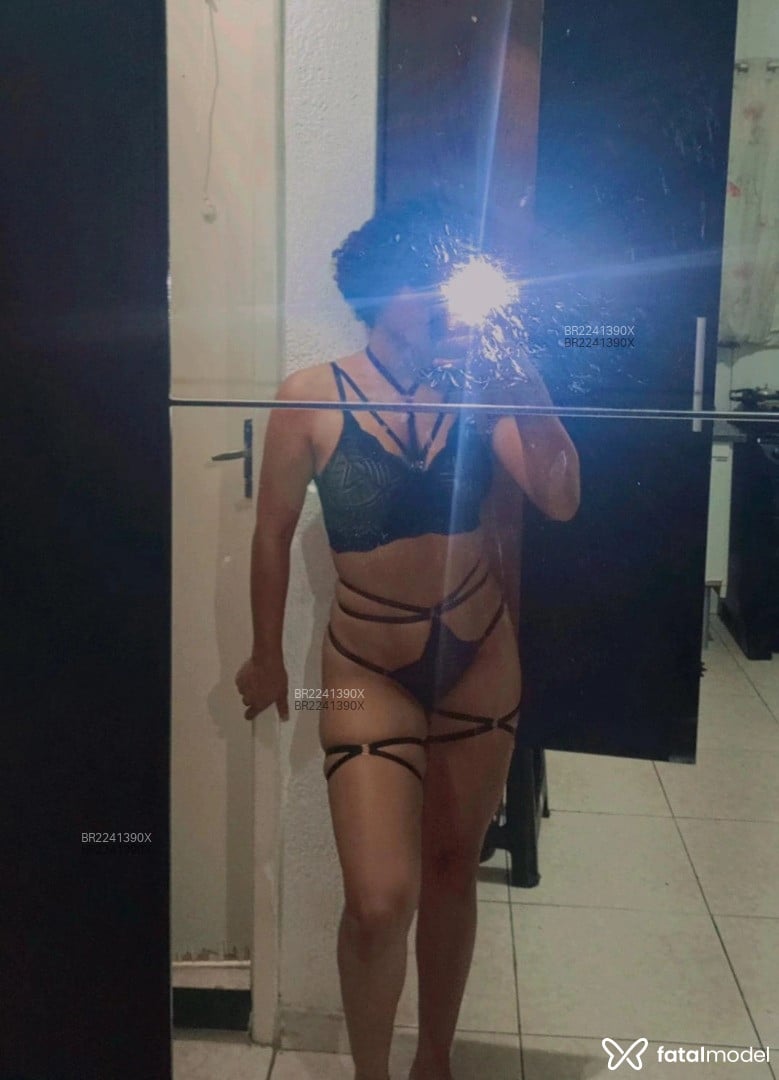 Acompanhante mulher com cabelo colorido de olhos castanhos em Porto Velho - Amanda